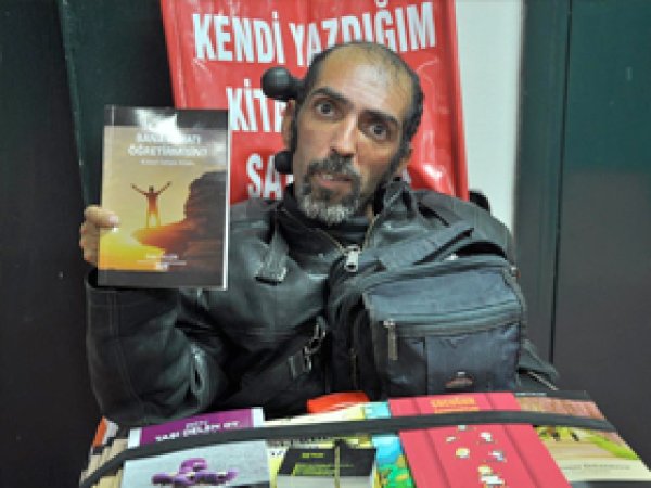 Yüzde 98 engelli Yazar: Okuyan toplum olalım