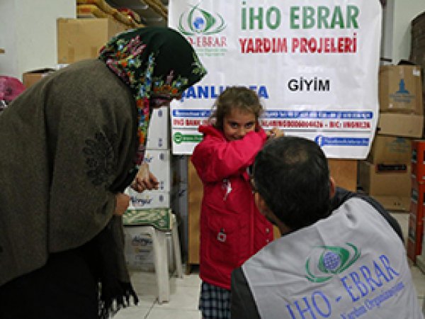 IHO-EBRAR'dan muhtaçlara kışlık yardımı