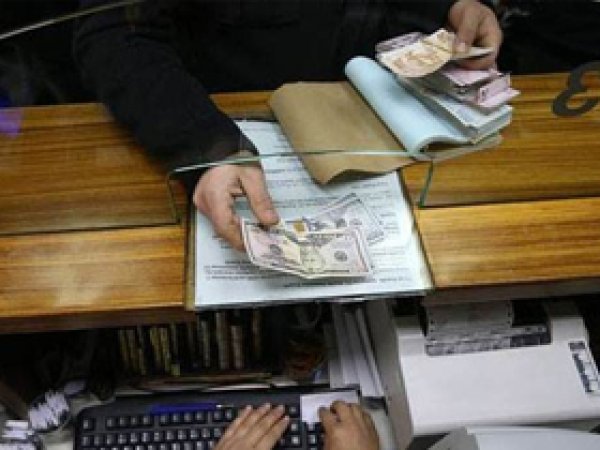 Antep'te halk dolar bozdurup altın alıyor