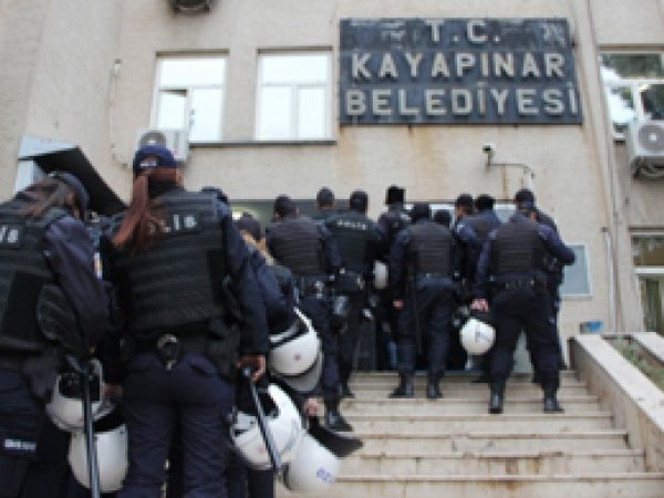 Kayapınar ve Yenişehir belediyelerine kayyum
