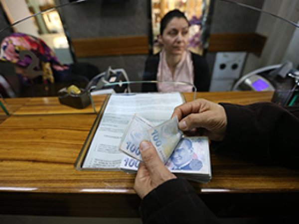 Alman polisi TL'ye karşı devrede
