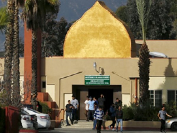 California'da cami çıkışı darp edildi