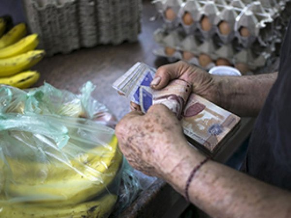 Venezuela'da nakit sıkıntısı büyüyor