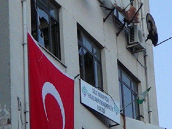 Tekirdağ'da HDP Bürosuna saldırı