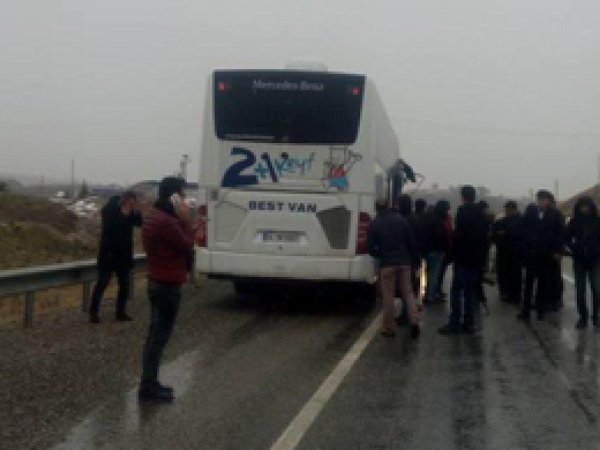 Batman'da otobüs ile pikap çarpıştı: 15 yaralı