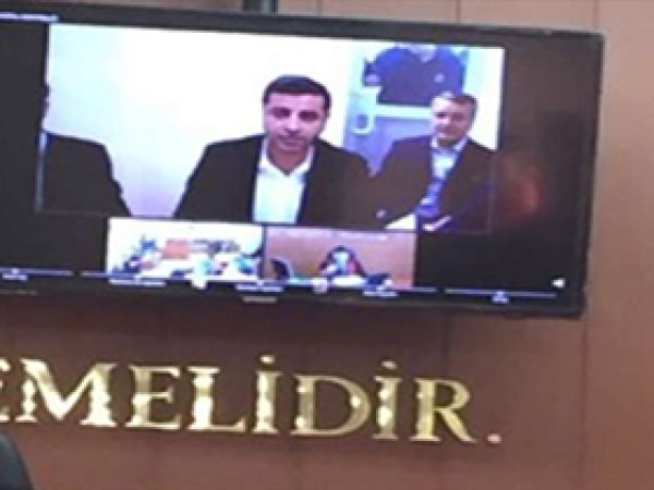 Demirtaş'tan Davutoğlu'na Nusra suçlaması