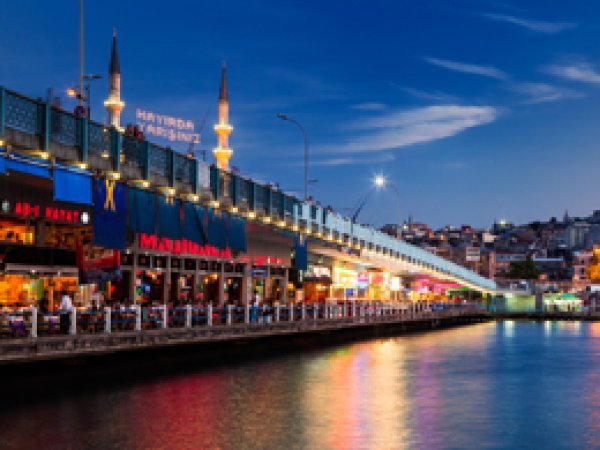 Tarihi Galata Köprüsü kaldırıldı