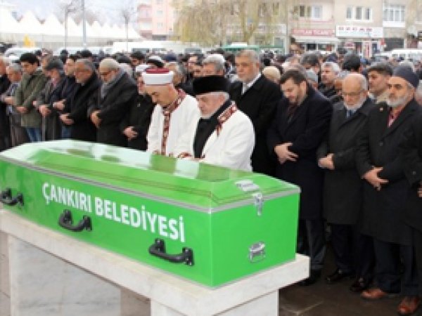 Sefer hoca son yolculuğuna uğurlandı