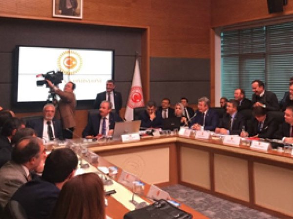 Milletvekili seçilme yaşı 18'e düşüyor