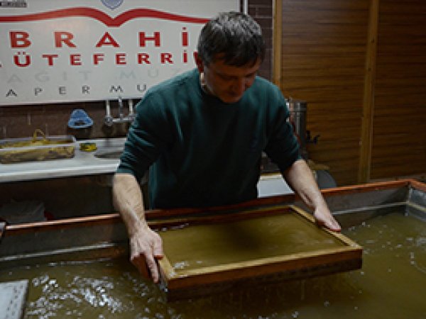 Kağıdına Kerbela'dan toprak katılıyor