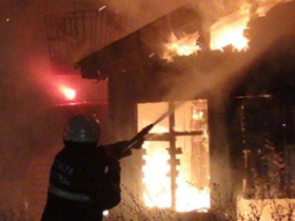 Derik'te evde yangın: 2 ölü, 2 yaralı