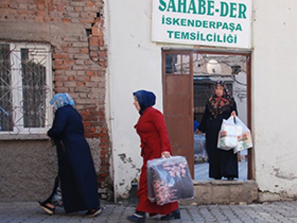 Sahabe-Der Sur'da yardım dağıttı