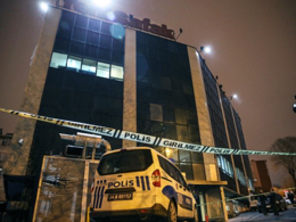 Yeni Şafak ve Yeni Akit'e eş zamanlı saldırı