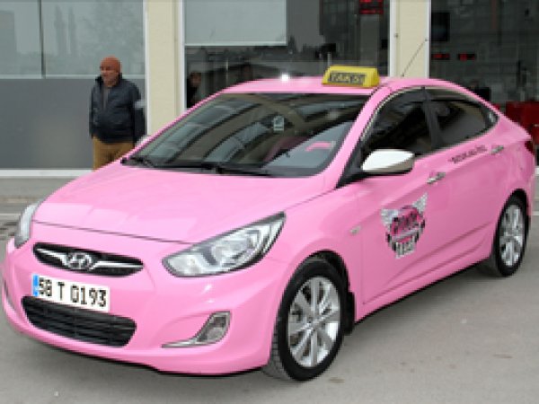 Kadınlara özel 'pembe taksi'