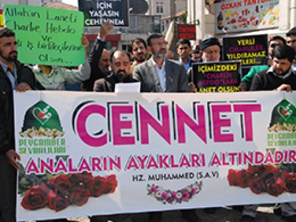 'İslam’a hakaret basın özgürlüğü olamaz'