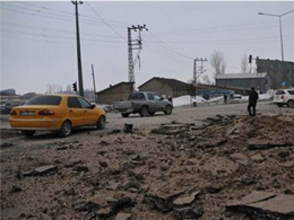 Yüksekova'da patlama: 4 yaralı