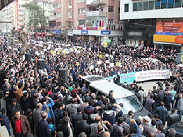 Li Amed Ozgur Gundem hat tel'in kirin