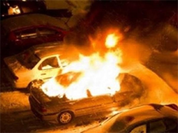10 makam aracına molotoflu saldırı