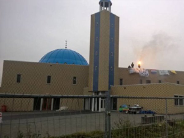 Rotterdam'da camiye çirkin saldırı