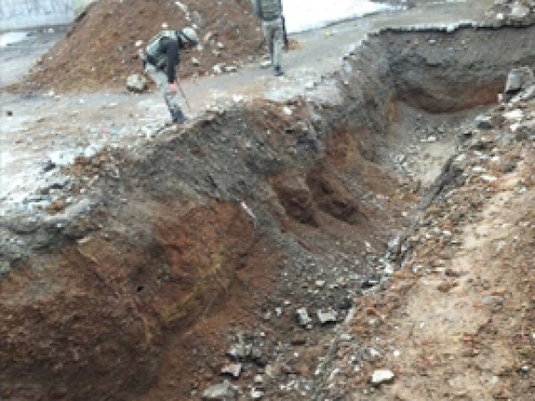 Yüksekova'da devasa hendek kapatıldı 