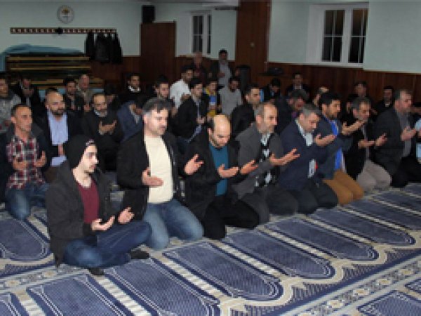 Almanya ve Avusturya'da Regaib Kandili ihya edildi