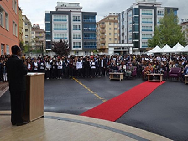 Okul bahçesinde Kutlu Doğum programı