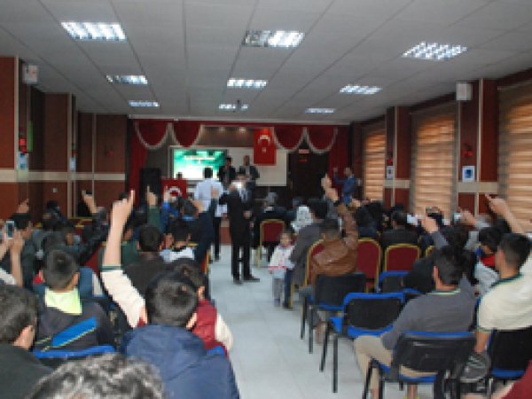Liseli öğrencilerinden Kutlu Doğum etkinliği