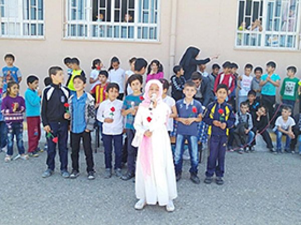 İlkokul öğrencilerinden Kutlu Doğum etkinliği