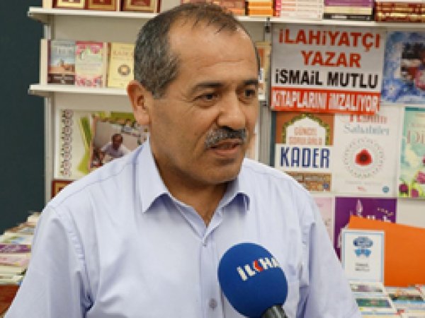 'Sosyal medyadan çok kitap okumaya yönelmeliyiz'