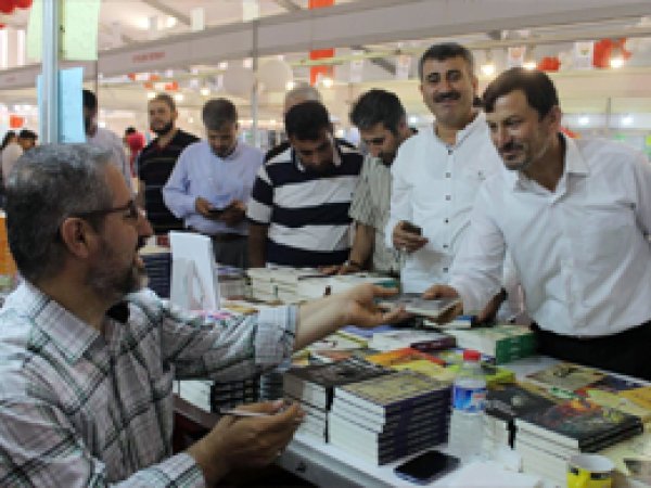 'Dua' yazarları kitapseverlerle buluştu