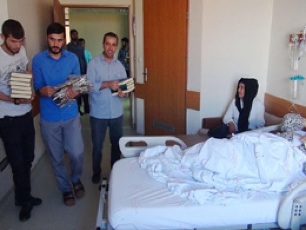 Hastalara Kur’an-ı Kerim ve seccade hediyesi