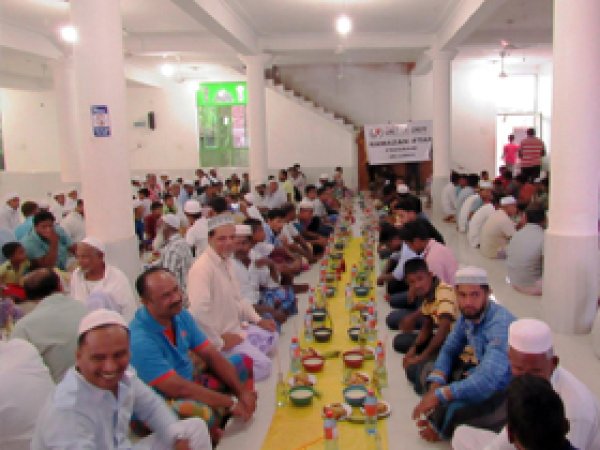 Avrupa Yetim Der'den talebelere iftar yemeği