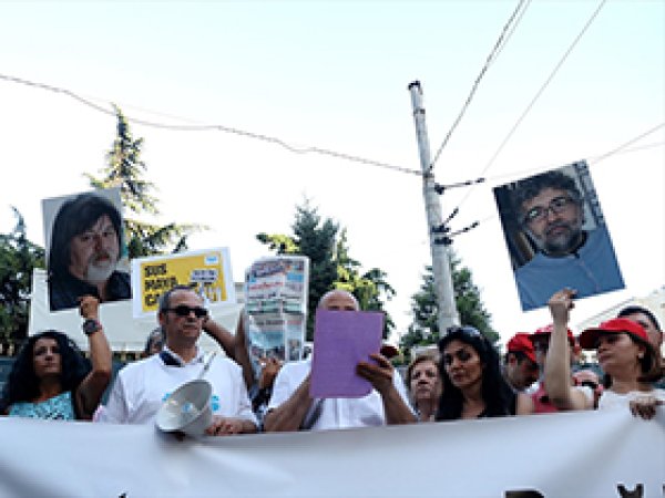 Özgür Gündem soruşturmasında 3 tutuklama