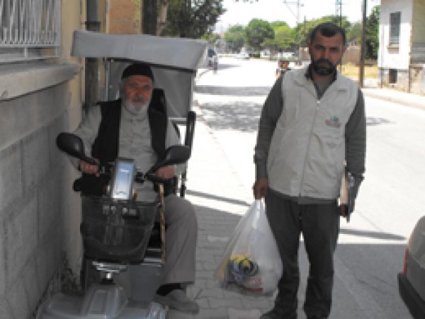 İHO Ebrar Konya’da Ramazan paketi dağıttı