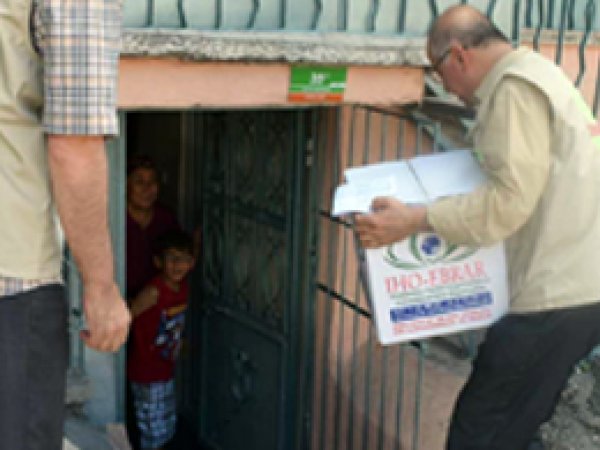 IHO-Ebrar'dan muhtaç ailelere yardım
