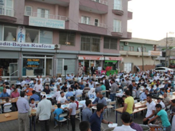 Dargeçit HÜDA PAR'dan halka açık iftar