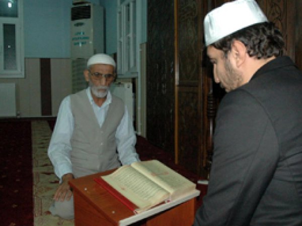 Azmiyle 62 yaşında hafız oldu
