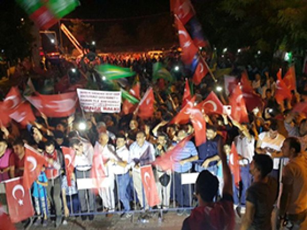 Siirt'te darbeciler protesto edildi