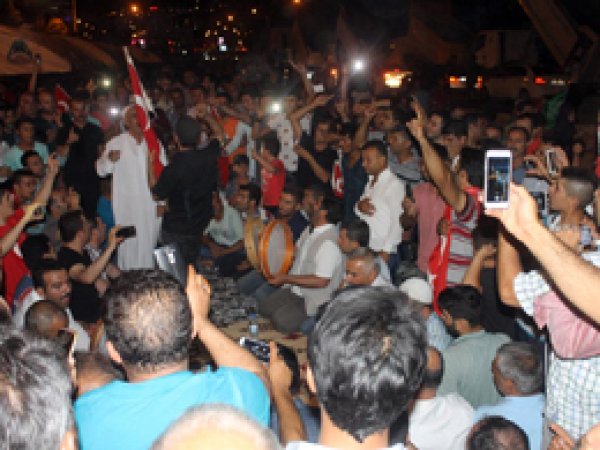 Urfa'da darbe karşıtı gösterilerde 3. gün
