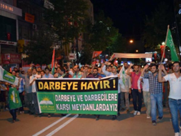 HÜDA PAR'dan 'Darbeye Hayır' yürüyüşü
