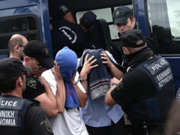 Kaçan askerlerin iltica mülakatı ertelendi