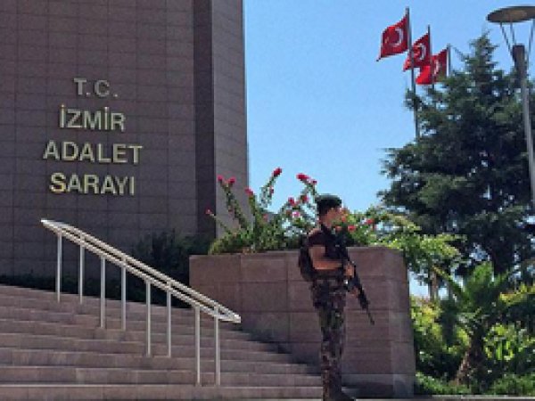 Kaçmam dedi mahkeme salonundan kaçtı