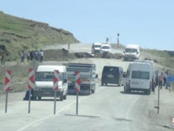 Doğubayazıt-Çaldıran yoluna hendek