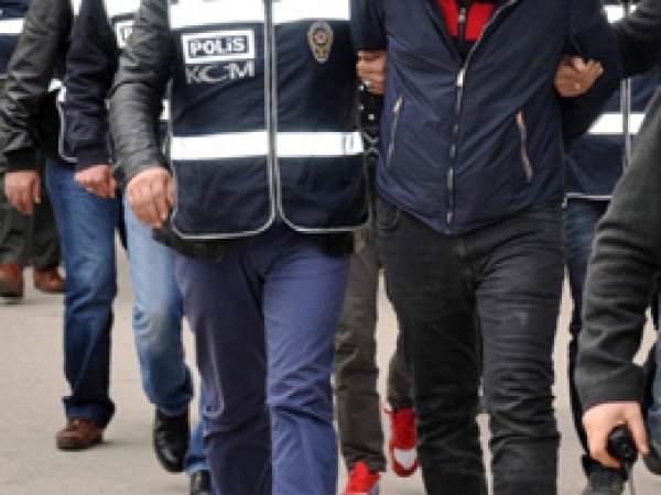 Diyarbakır’da 30 polis tutuklandı