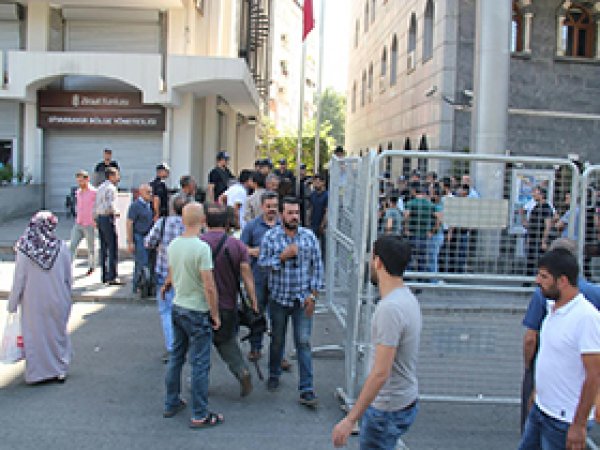 Sur Belediyesinde aramalar devam ediyor