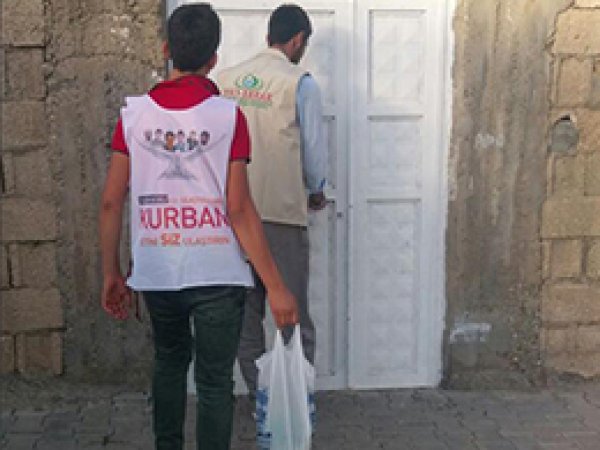 İrşad-Der muhtaç ailelere kurban eti dağıttı