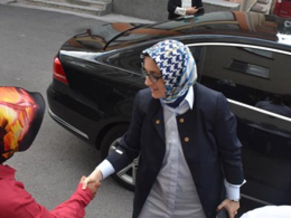 AKP Kadın Kolları Başkanı: Laiklik ülke için teminat