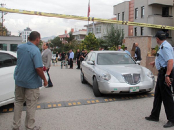 İsrail Büyükelçiliği önünde bir kişi vuruldu