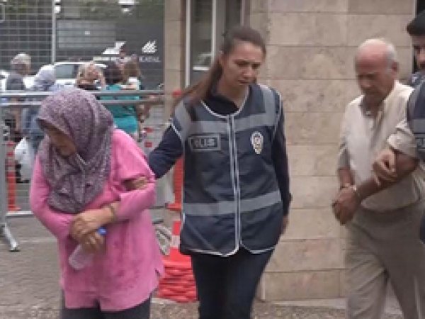 Kızlarının cesedini 21 yıl saklamışlar