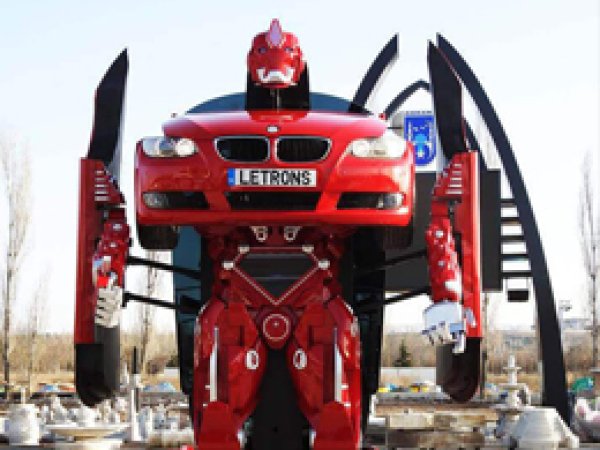 Türkiye robota dönüşen araba yaptı